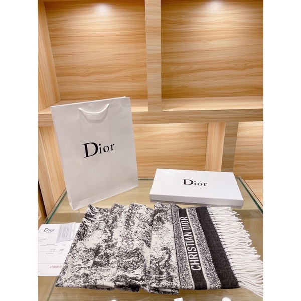 Khăn quàng diỏr 96% từ lông cừu siêu mịn