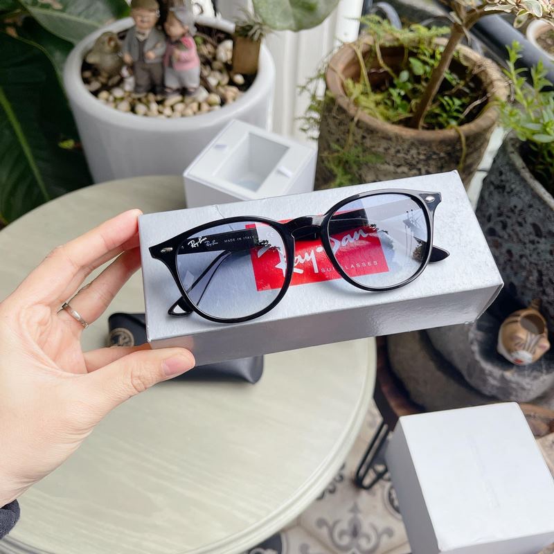 Kính Mát Ray-ban RB4259 601/19 viền nhựa đen mắt trong