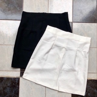 CHÂN VÁY CHỮ A BASIC ( TRẮNG - ĐEN )
