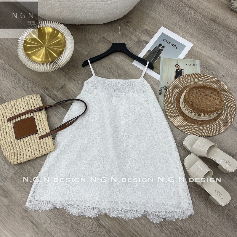 Váy ren xuông hai dây