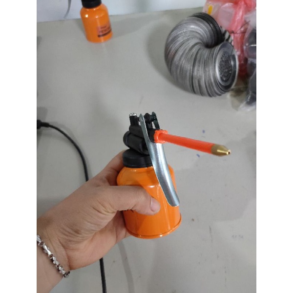 Bơm dầu bóp tay