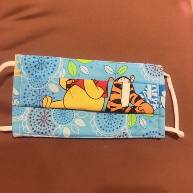 Khẩu trang vải tự may kiểu y tế gấu Pooh | BigBuy360 - bigbuy360.vn