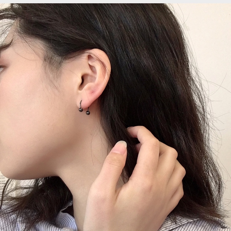 Đôi bông tai hình viên bi tròn bằng thép không gỉ thời trang đường phố unisex