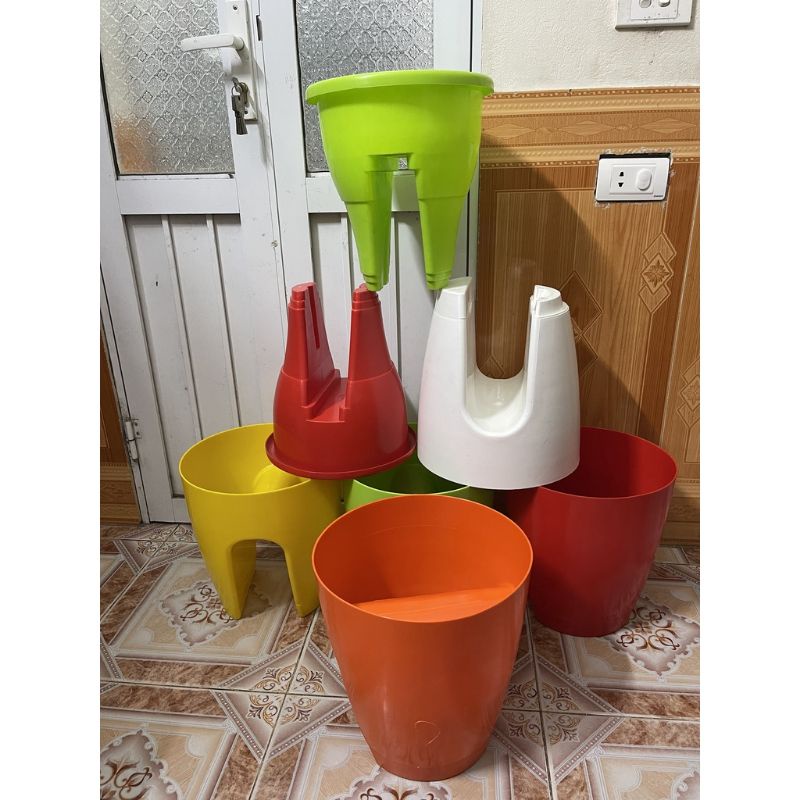 (Combo 10 chậu) Chậu nhựa kẹp ban công,lan can, tường rào nhiều màu xinh xắn