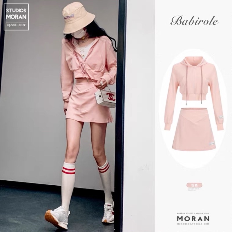 Set khoác nỉ có mũ croptop và chân váy chữ A hồng năng động và siêu cute Moran