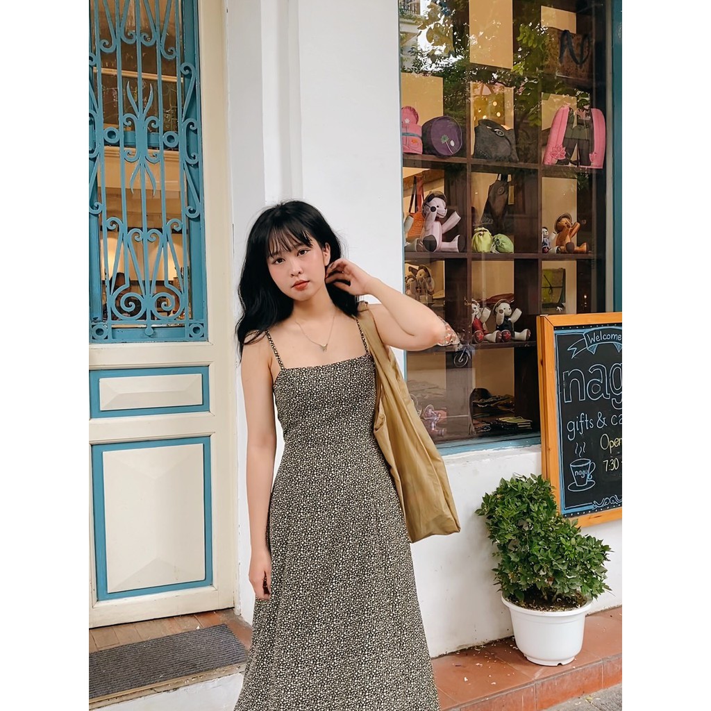 [Mã SKAMFA06 giảm 10% tối đa 50K đơn 0Đ] Naked By V - Váy hai dây hoa midi Liti Dress (Đen) | BigBuy360 - bigbuy360.vn