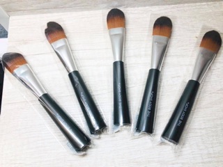 Cọ foundation THE BODY SHOP