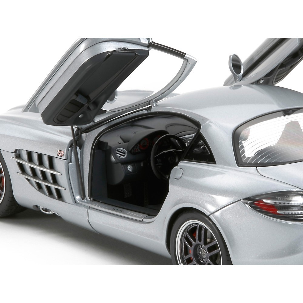 24317 Mô hình xe ô tô 1/24 SCALE Mercedes-Benz SLR McLaren 722 Edition  - GDC