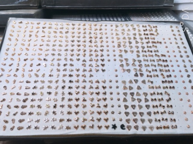 KHUYÊN TAI NHỰA HÌNH TYM