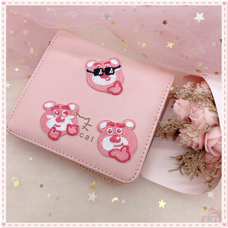 ☸ Miếng Dán Tự Dính Hình Gấu Trong Phim Toy Story Dễ Thương ☸ 1 Miếng Dán Quần Áo Hình Gấu Và Dâu Hoạt Hình Đáng Yêu