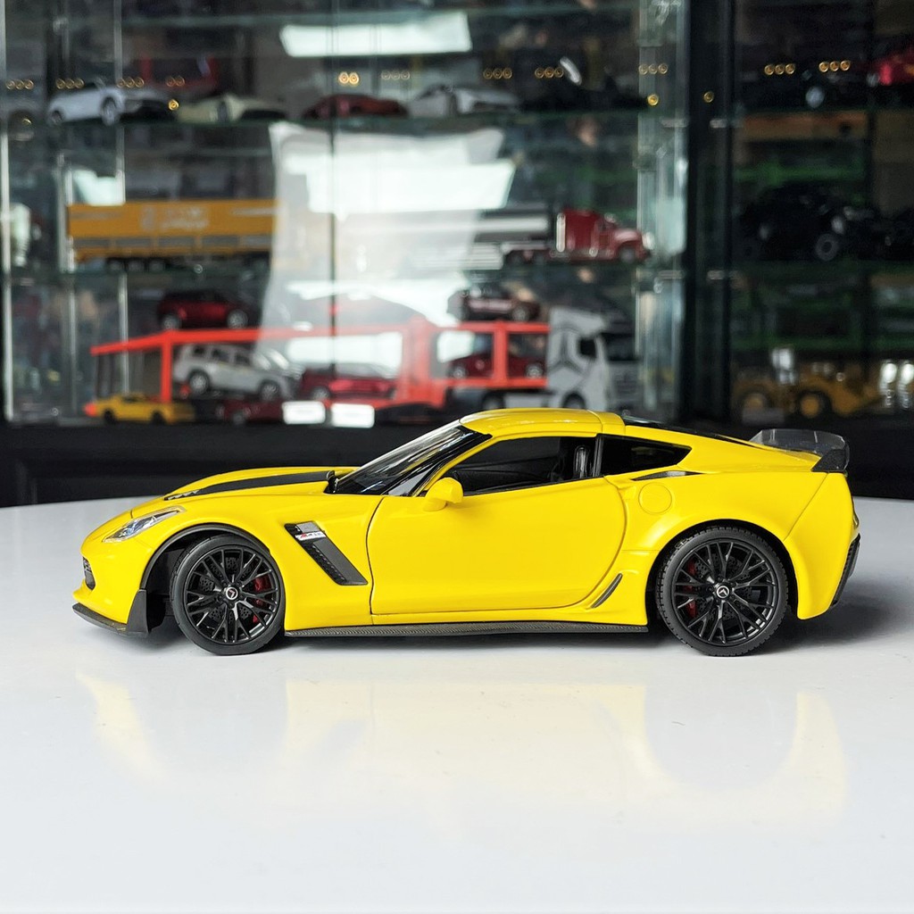 Mô hình xe kim loại Chevrolet Corvette Z06 tỉ lệ 1:24 hãng Welly màu vàng