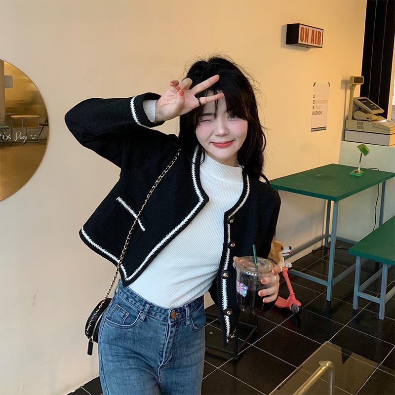 Áo khoác ngắn màu đen phong cách Hàn Quốc cho nữ