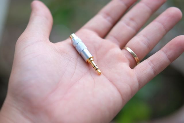 Giắc chuyển đổi cân bằng 2.5mm cái ra 3.5mm đực hãng Oyaide Nhật.