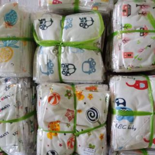 Khăn tam giác 2 cúc bấm