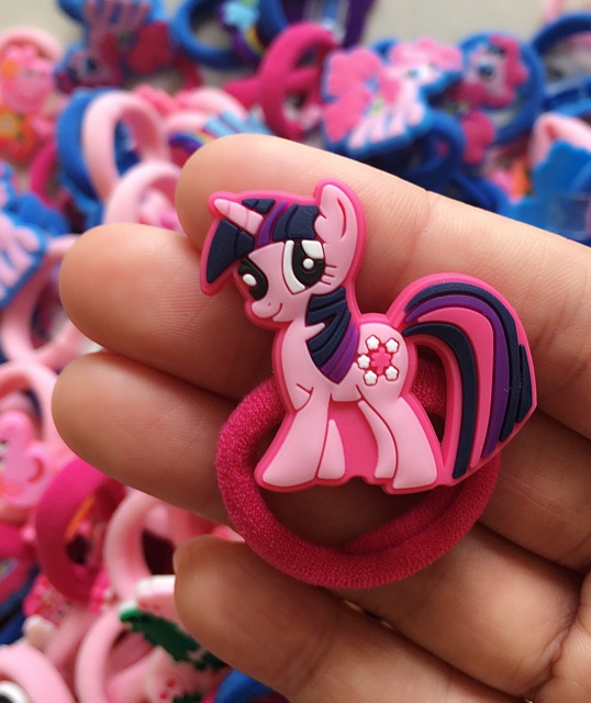 Cột tóc hình ngựa Pony và heo Peppa xinh xắn, bé nào cũng thích