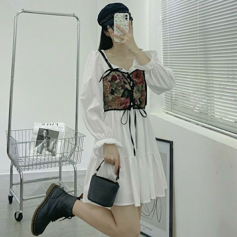 Đầm Xoè Trắng Tay Loe Dài Phối Áo Croptop Hoa 2 Dây Đan