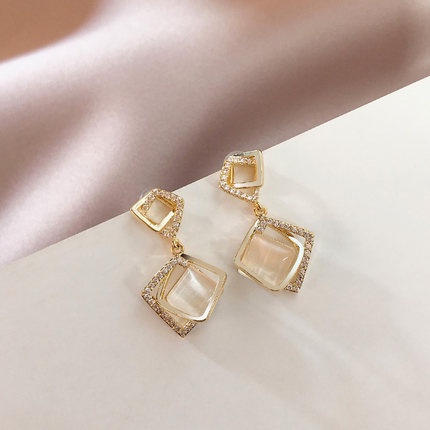 Khuyên Tai Đính Đá Opal Thời Trang Hàn Quốc