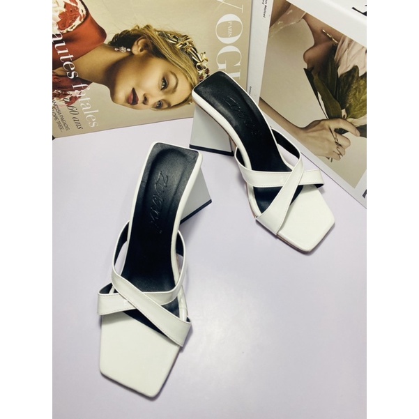 Giày gót tam giác 2 quai chéo hở mũi siêu hót 2022.