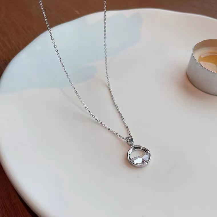 Vòng cổ thiết kế đơn giản đính đá sang trọng cho nữ