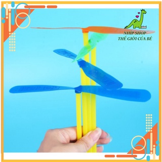 Chong chóng chuồn chuồn nhựa trở về tuổi thơ