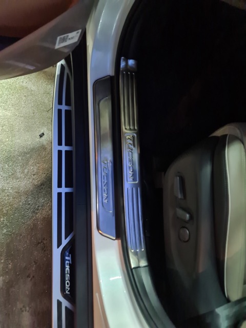 Ốp bậc cửa, nẹp bước chân trong, ngoài xe TUCSON 2016- 2017 2018 2019 2020 2021 chất liệu INOX cao cấp