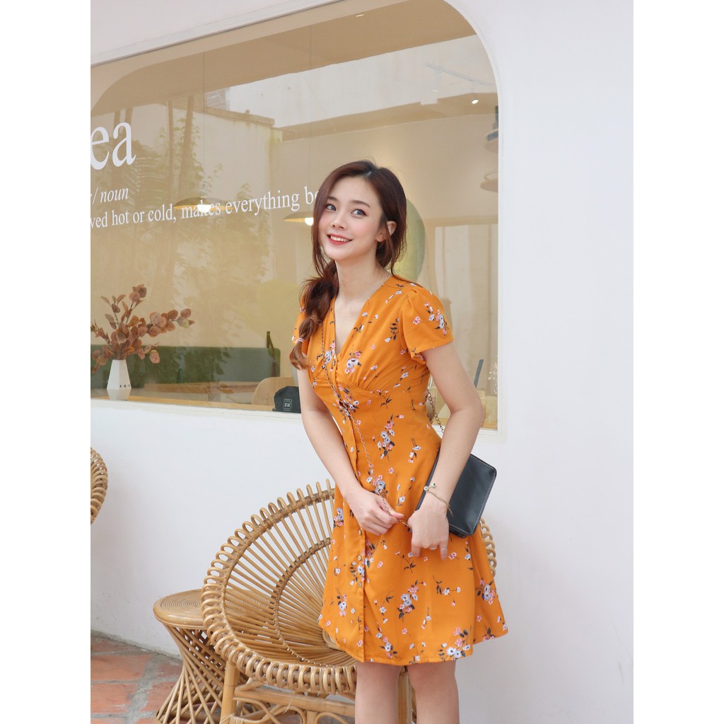 Váy Cổ Tim Hoa Vàng