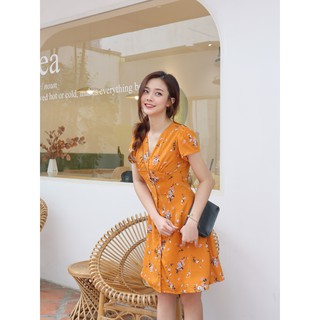 Váy cổ tim hoa vàng