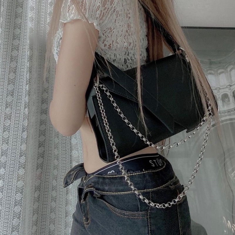 Túi đeo vai kèm chain