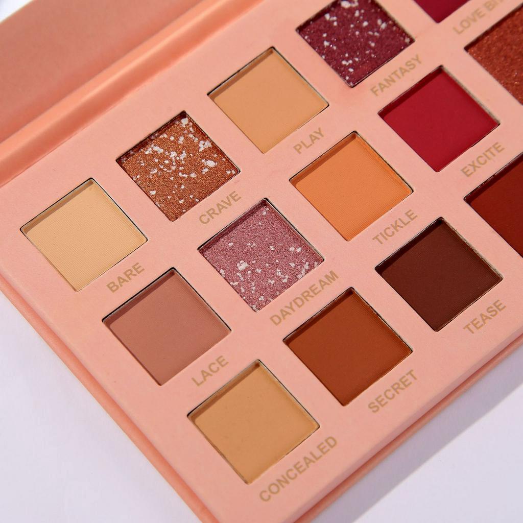 Bảng phấn mắt PRETTY CO GAI 18 màu lì và ánh nũ mịn mịn có tặng cọ trang điểm 25g