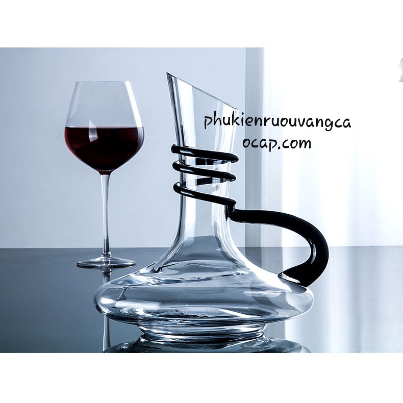 Bình Thở Vang - Decanter Tay Cầm Viền Đen Điểm Vàng Dung Tích 1700ml