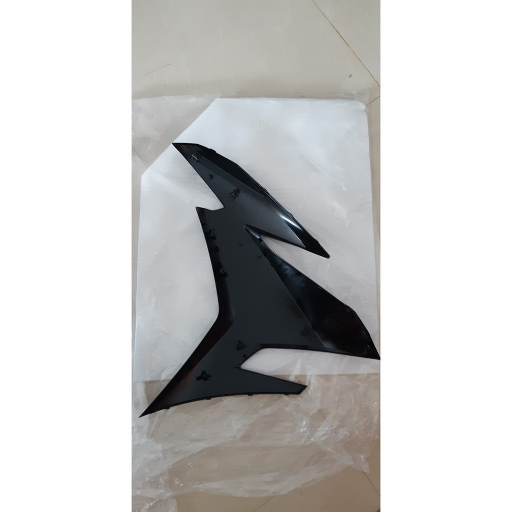 Cánh yếm ngoài zin Exciter 150 đen