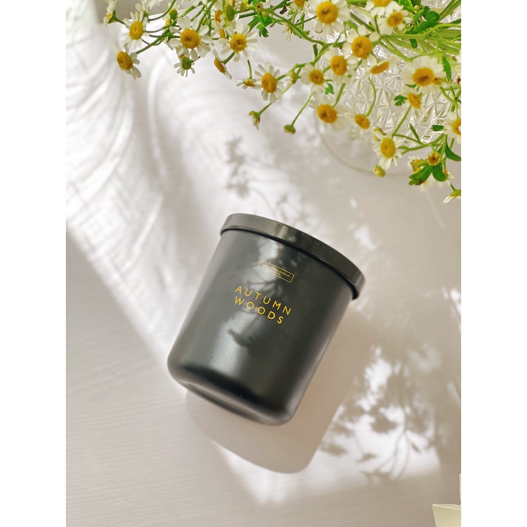 Nến thơm The Candleholic Autumn Wood 8.8oz hương gỗ ấm áp