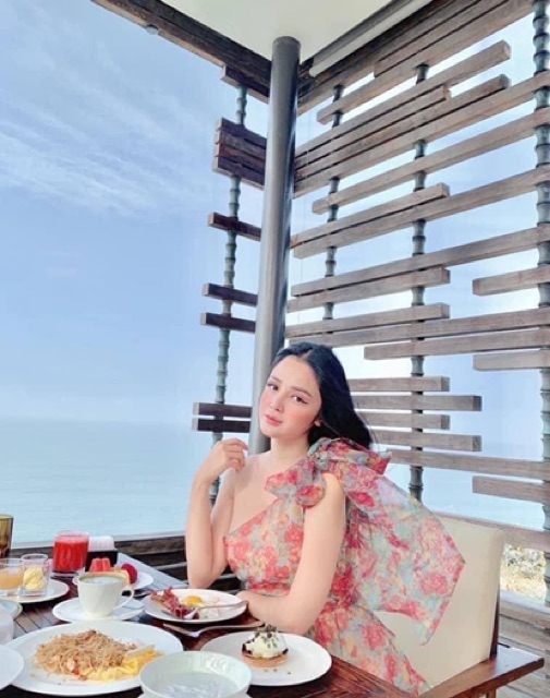 Váy Zara lệch vai