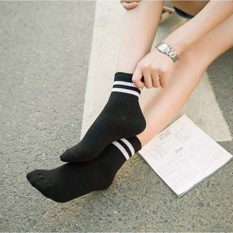 Set 10 đôi Tất vớ nam nữ ngắn cổ thể thao viền đen trắng Hàn Quốc năng động chất liệu mềm mại không bai xù thấm hút tốt