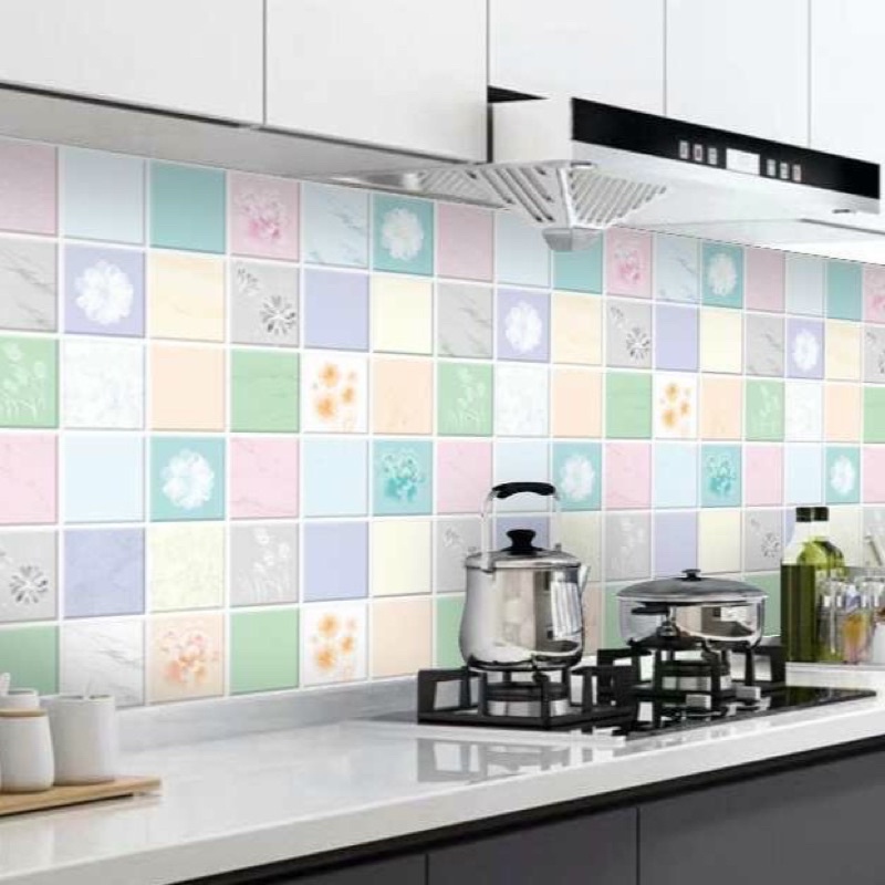 GIấy dán bếp tráng nhôm cách nhiệt, chống thấm nước.