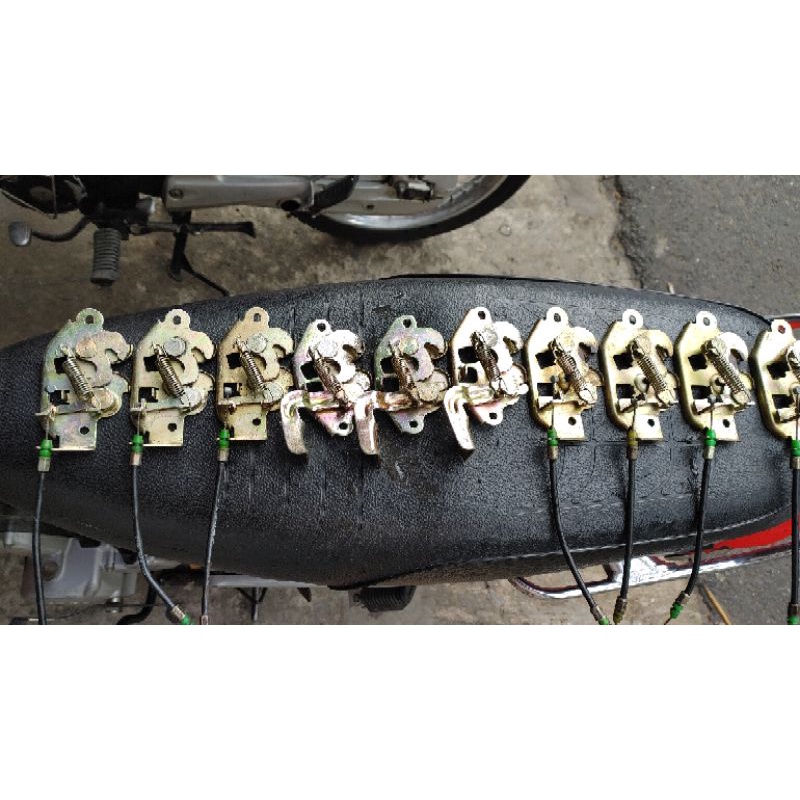 Pát khóa yên / cơ khóa yên Future 110 Tháo xe đẹp