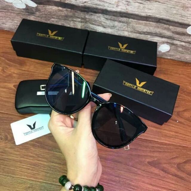 Kính V full box cực sang chảnh | WebRaoVat - webraovat.net.vn