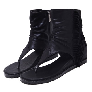 Giày boot xỏ ngón tua rua