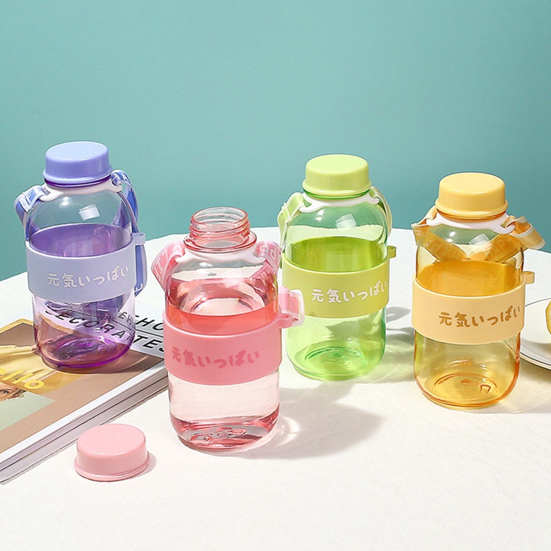 Bình Nước Nhựa Trong Suốt 550ml Kèm Dây Đeo Bằng Nhựa