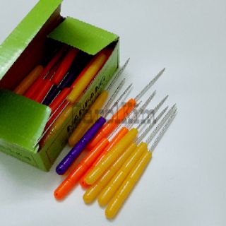 Que nhọn uốn cánh hoa
