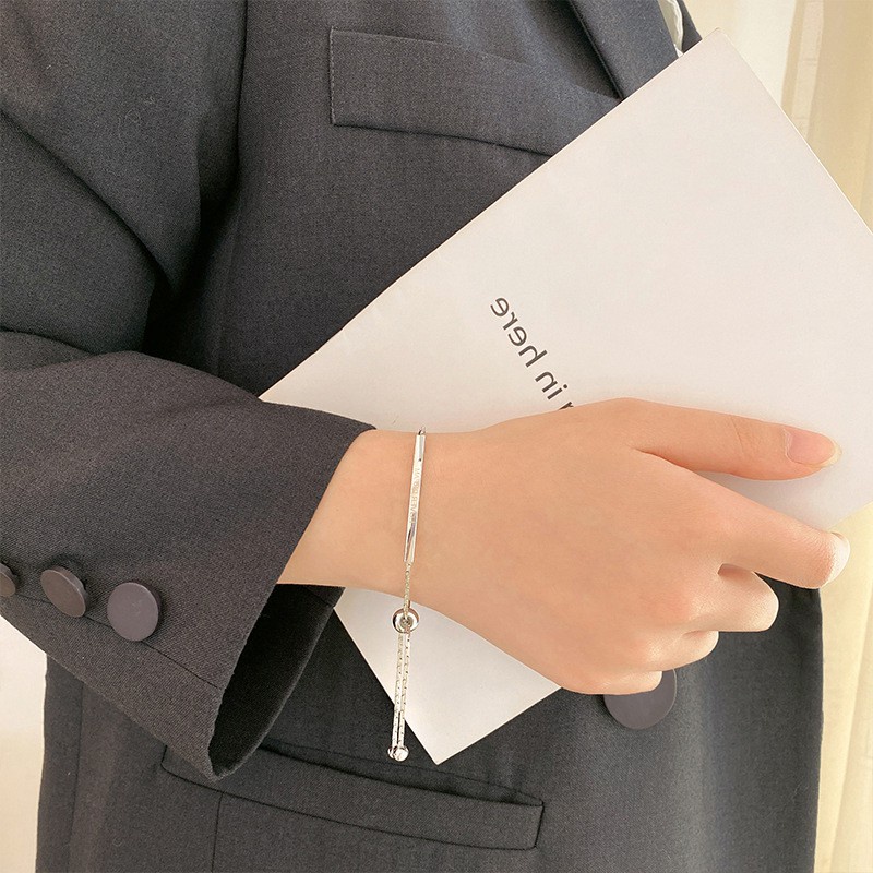 Vòng đeo tay khắc chữ đơn giản thời trang dành cho nữ