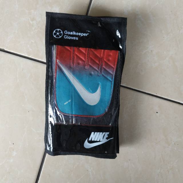 Găng tay thủ môn nhập khẩu chính hãng Nike