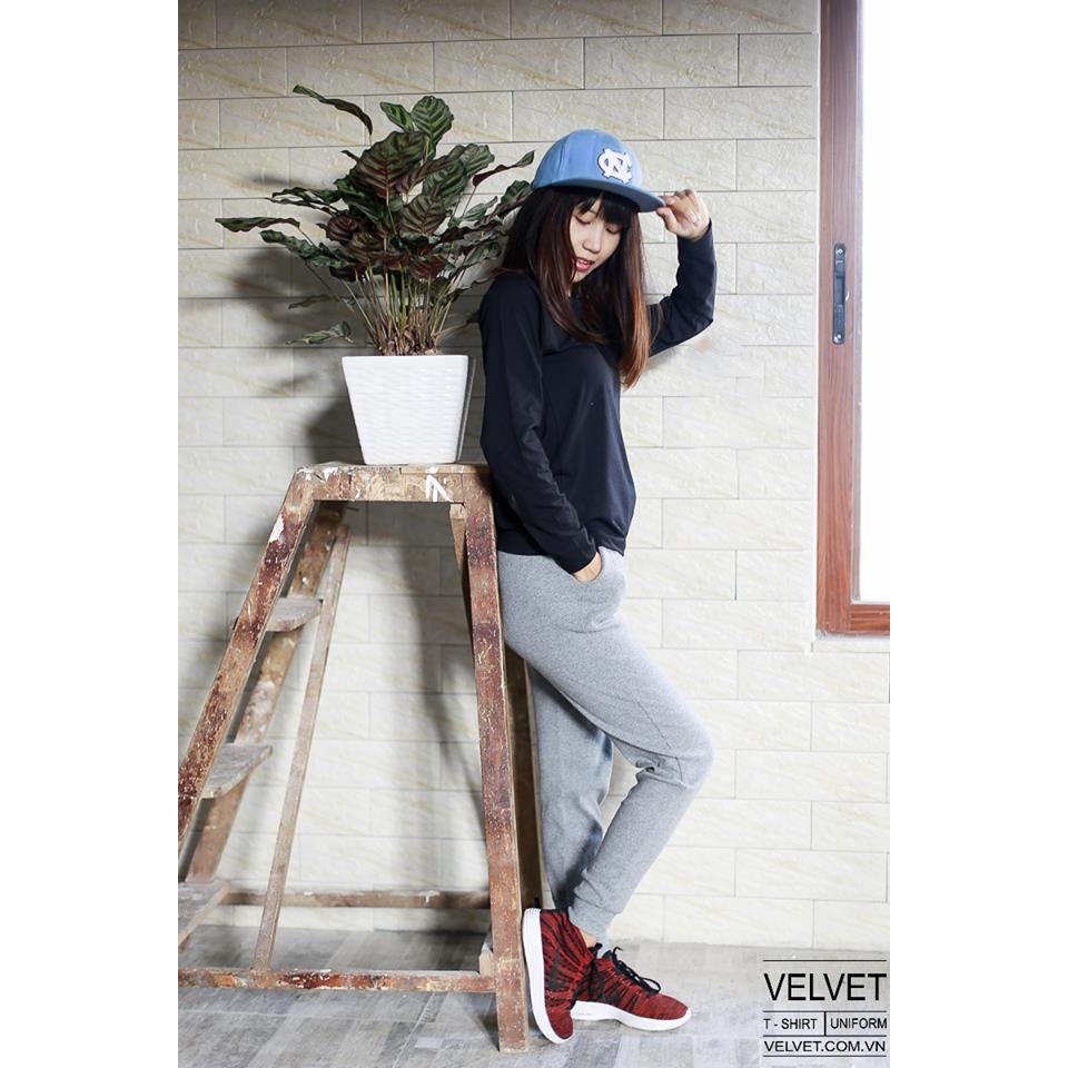 Áo thun đen dài tay chất cotton cổ tròn form rộng cho nam nữ | BigBuy360 - bigbuy360.vn