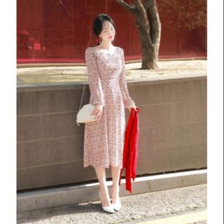 Đầm voan hoa bi cổ vuông rất dễ thương