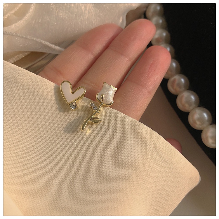 Bông Tai Hình Hoa Trắng Không Đối Xứng Phong Cách Mới 2022