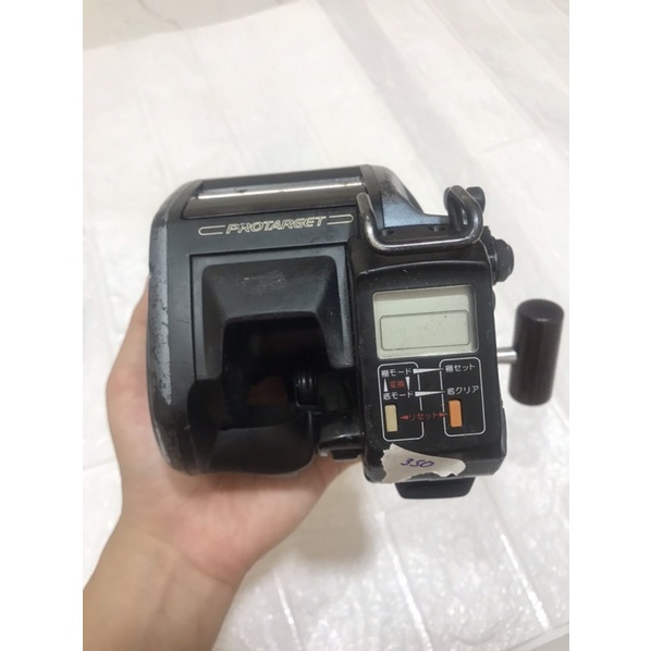 Máy câu biển nội địa tay phải