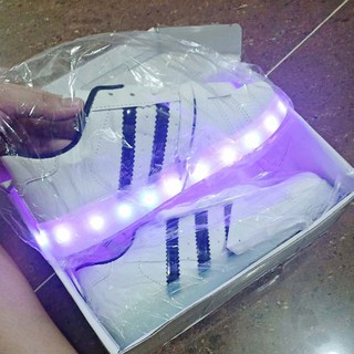 [CẢNH BÁO]-GIÀY PHÁT SÁNG ĐÈN LED 7 MÀU 3 VẠCH THỂ THAO NAM NỮ-Giày Phát Sáng 3 VẠCH thể thao sáng 7 Màu 8 chế độ