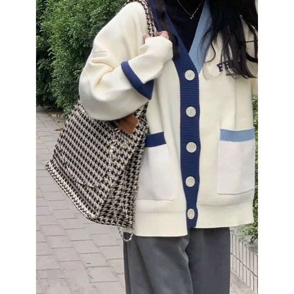 Áo khoác len dày dáng dài rộng len mịn hàng loại một to như hình.