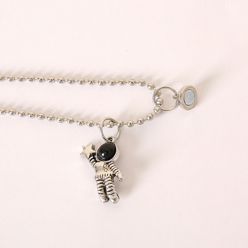 Vòng cổ cặp mặt hình phi hành gia thời trang