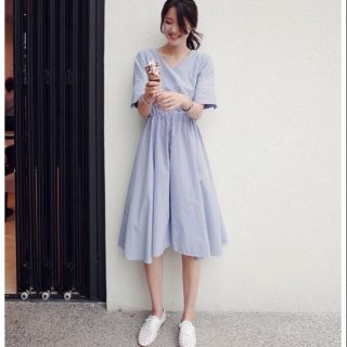 Đầm cổ tim tay lỡ dáng xòe